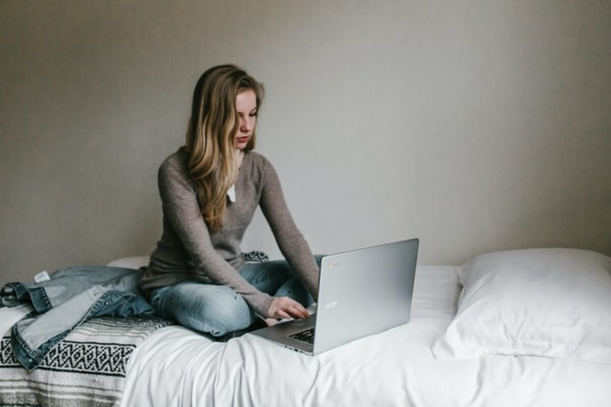 How to answer “Why do you deserve this scholarship?” essay prompt (with examples!)